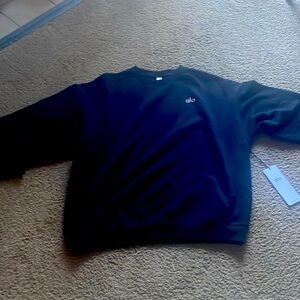 NWT black crew neck sweatshirt from Alo. Brand new size L